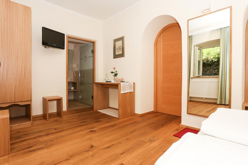 Hotel Ansitz Gamp Chiusa Pokój zdjęcie