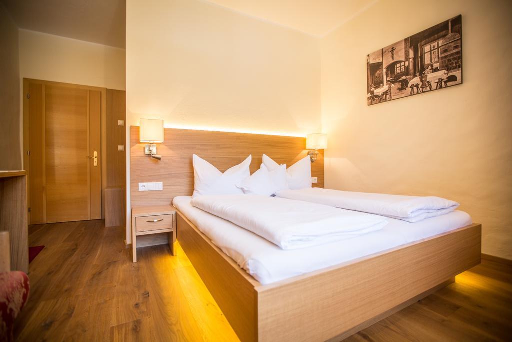 Hotel Ansitz Gamp Chiusa Pokój zdjęcie